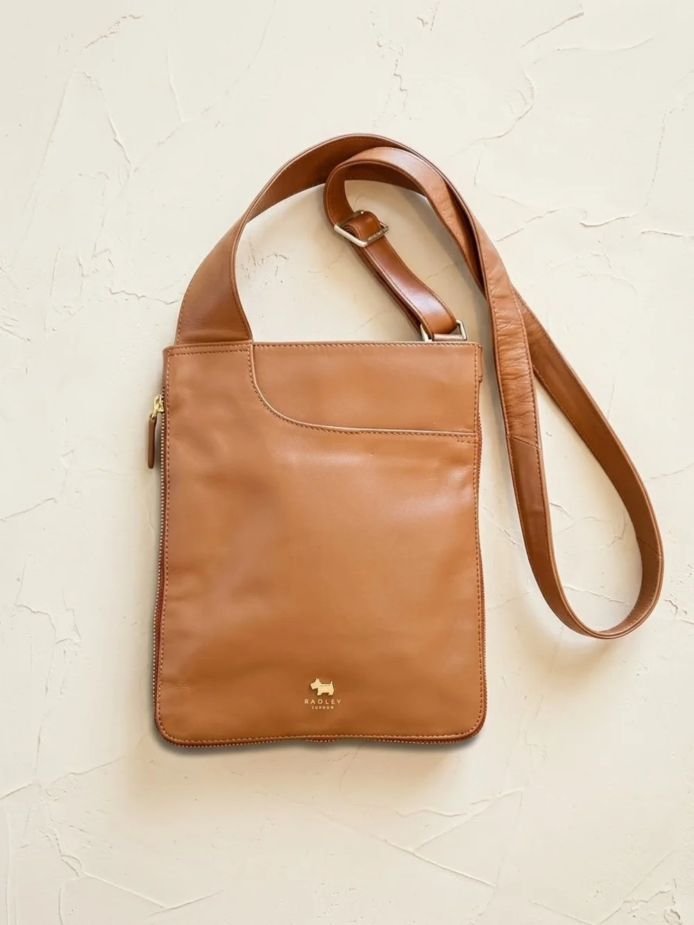 Radley London Pockets Medium Leather Crossbody Bag Tan Cognac Brown Gold Dog